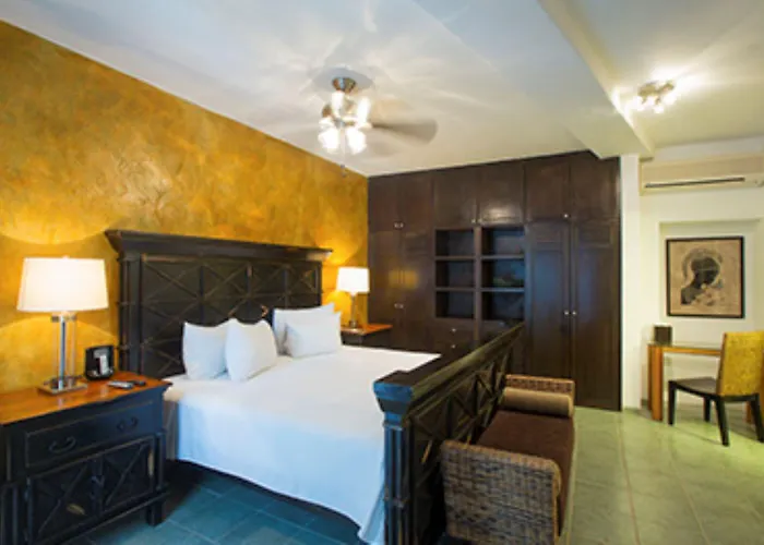 Hotel Hacienda Paradise