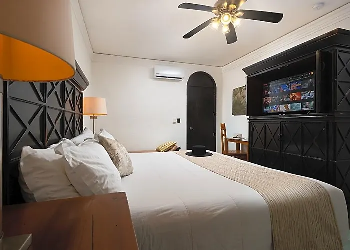 Hotel Hacienda Paradise